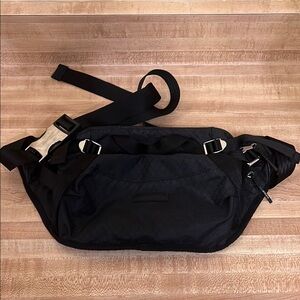 Athleta Excursion Large Waistbag Sling Crossbody Bag, Black